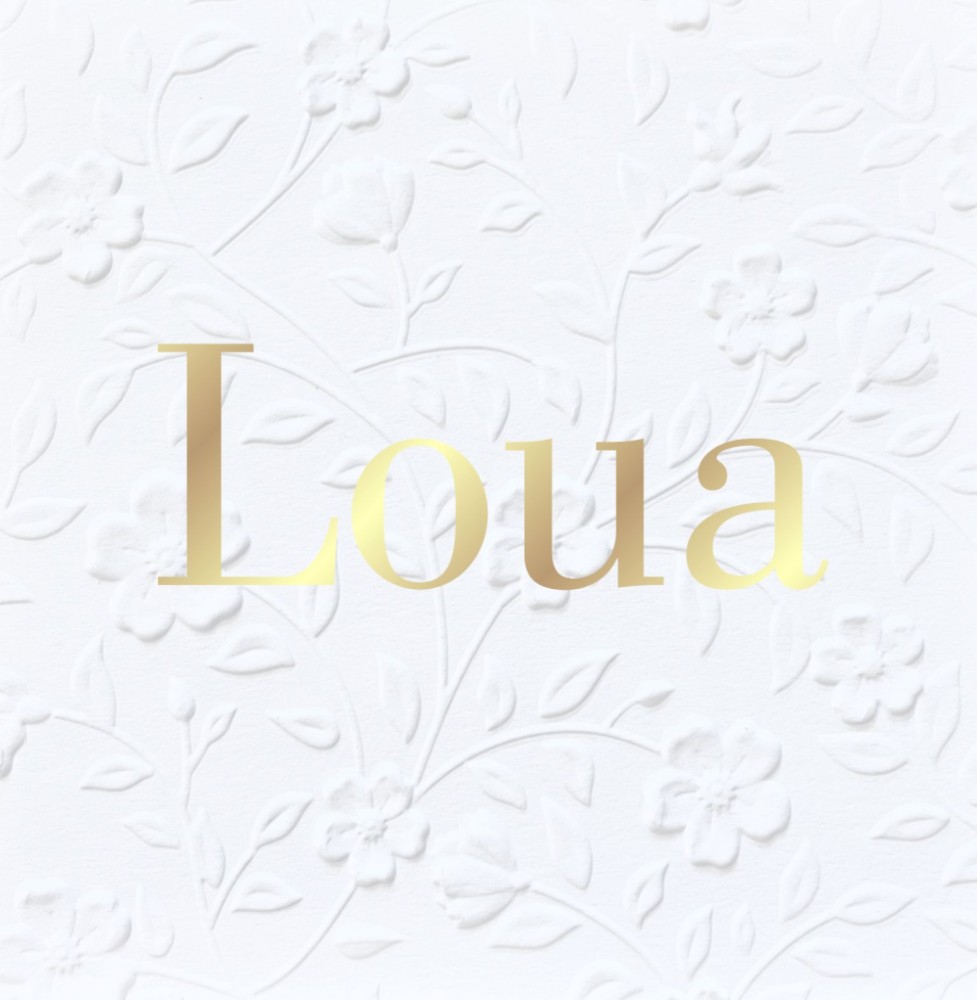 Luxe geboortekaartje met bloemen reliëf en goudfolie voor meisje