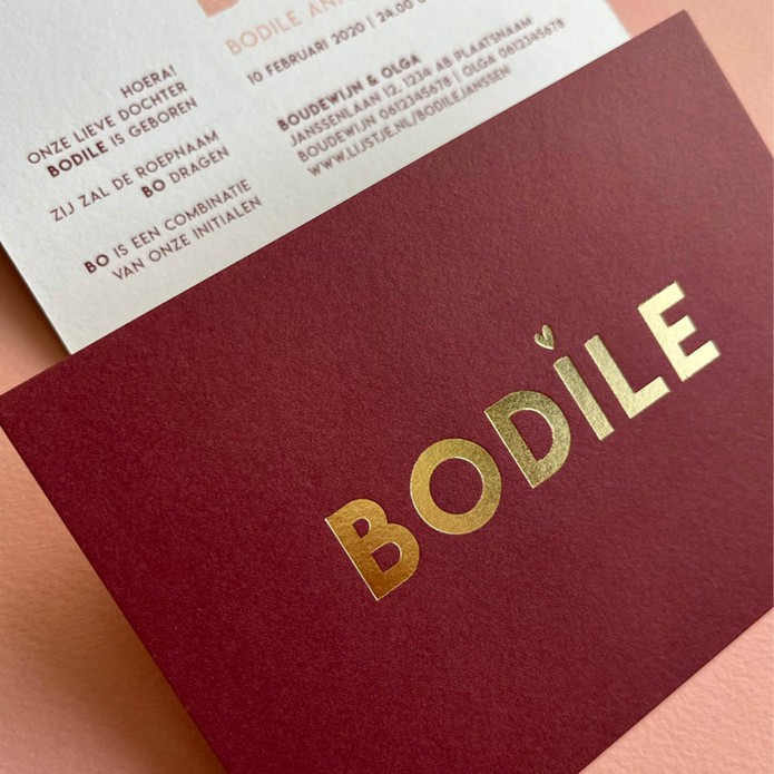 Geboortekaartje bordeaux rood met goudfolie