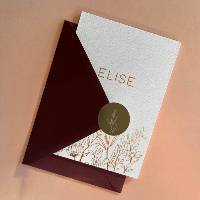 Linnen geboortekaartje wit voor meisje met bloemen in goudfolie