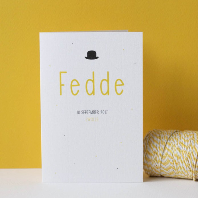 Sereen speels kaartje met hoedje voor jongen