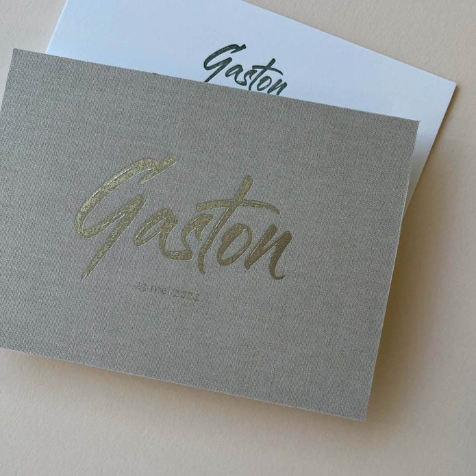 Écht linnen geboortekaartje met glimmende folie