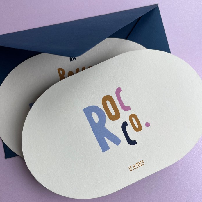 Speels geboortekaartje in ovale vorm voor billy