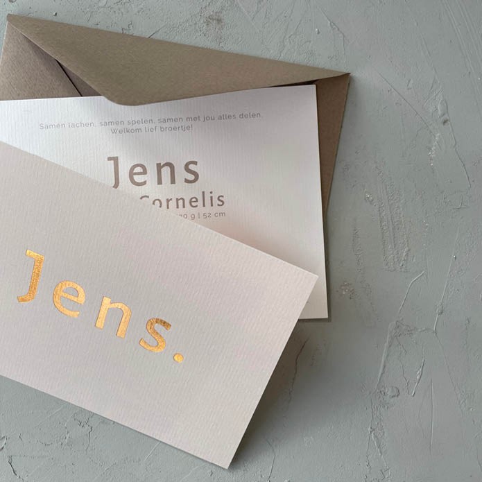 Beigekleurig geboortekaartje met foliedruk