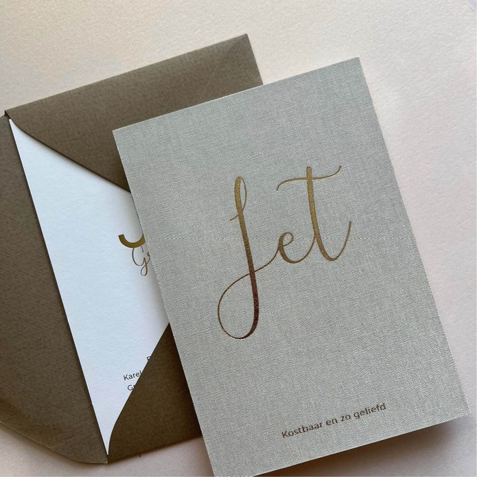 Klassiek linnen geboortekaartje met goudfolie