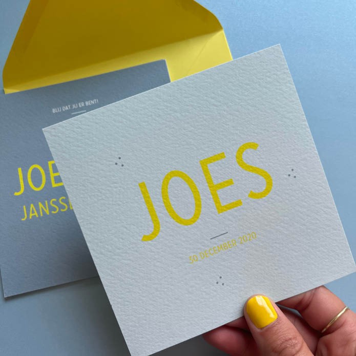 Hip kleurrijk geboortekaartje voor jongen