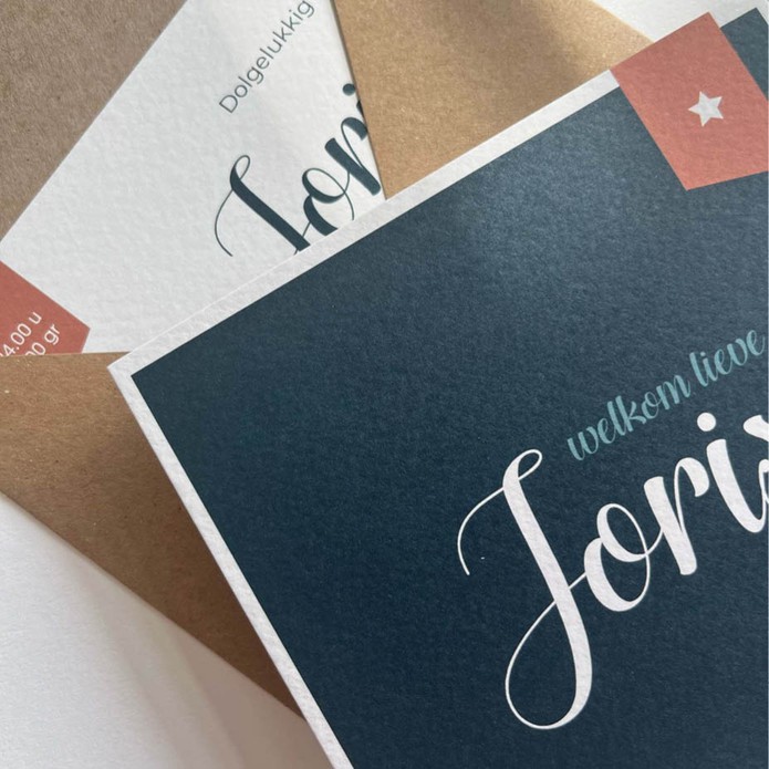 Stoer geboortekaartje jongen petrol met label