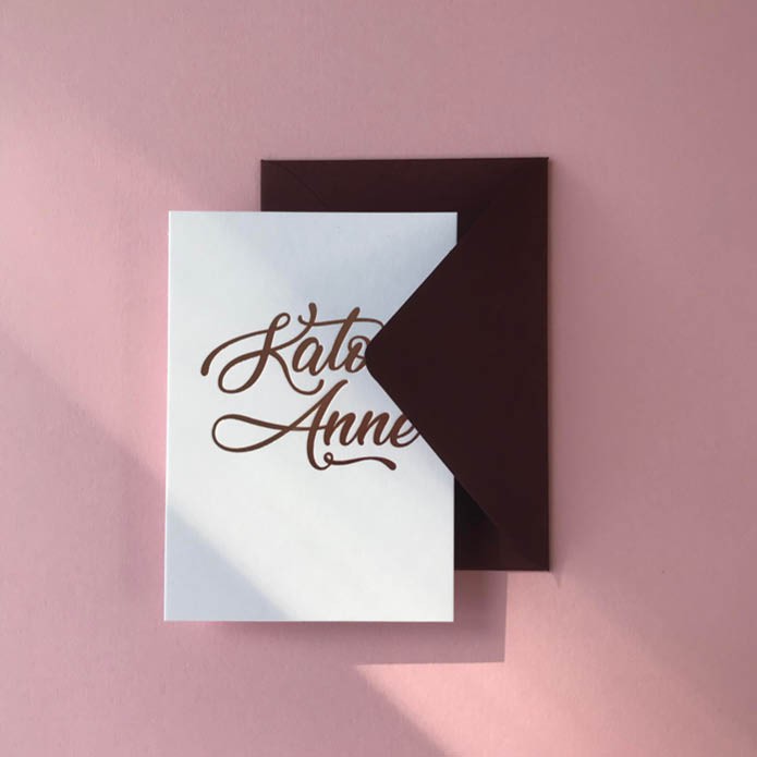 Sereen wit geboortekaartje met roségoud folie naam