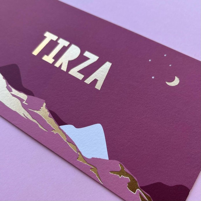 Langwerpig geboortekaartje meisje met bergen, maan en sneeuw van foliedruk