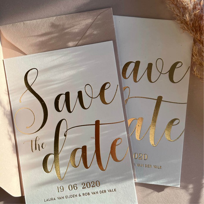 Luxe save the date kaart met goudfolie