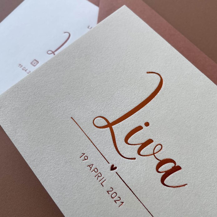 Klassiek geboortekaartje meisje met velvet creme beige met koperfolie