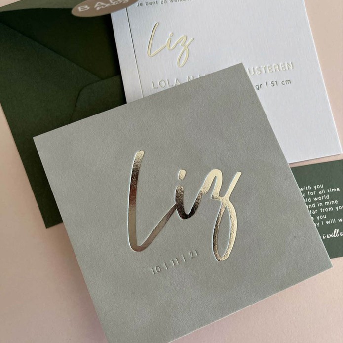 Écht velvet geboortekaartje meisje in groen