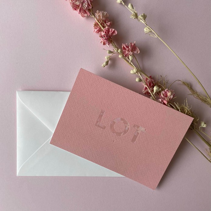 Bijzonder geboortekaartje voor meisje oudroze met holografische foliedruk