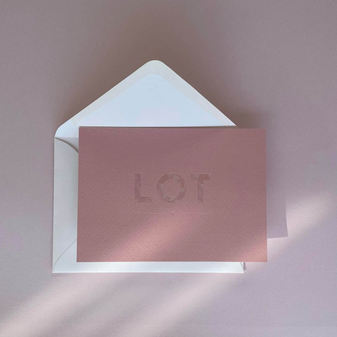 Bijzonder geboortekaartje voor meisje oudroze met holografische foliedruk