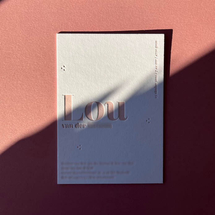 Letterpress geboortekaart speels met klassieke letters