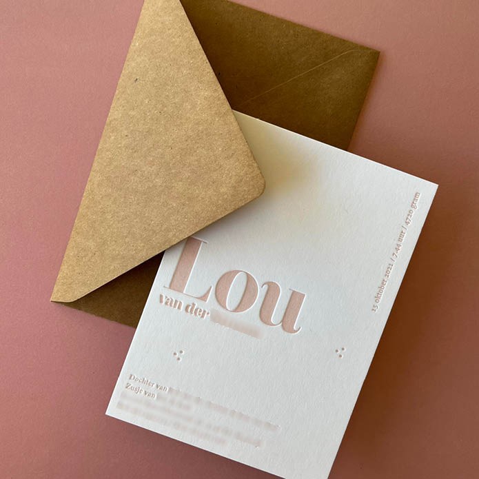 Letterpress geboortekaart speels met klassieke letters