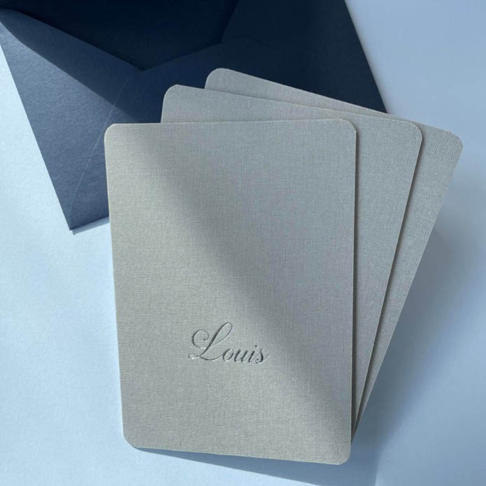 Klassiek linnen geboortekaartje met zilverfolie jongen met ronde hoeken