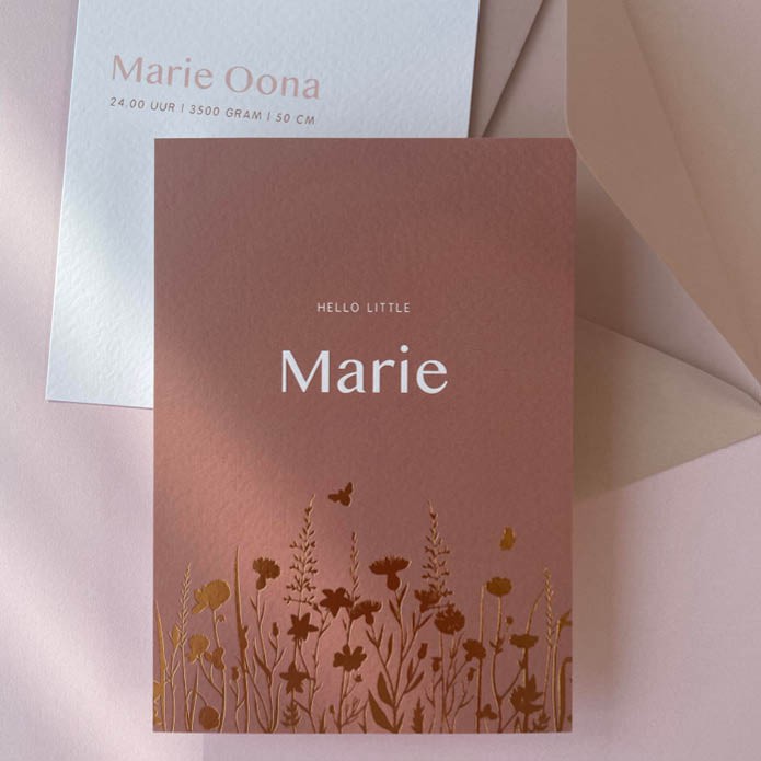 Geboortekaartje terra cotta met veldbloemen van folie