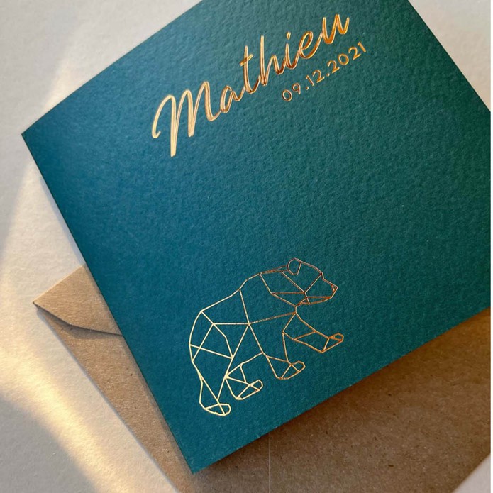 Gevouwen geboortekaartje jongen met geometrische beer