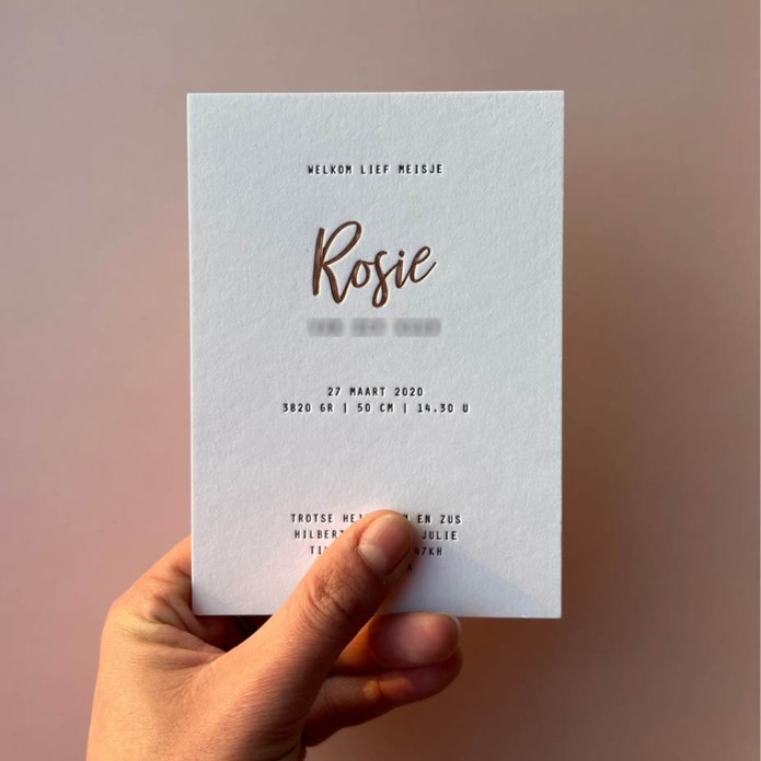 Minimalistisch geboortekaartje letterpress en foliedruk unisex