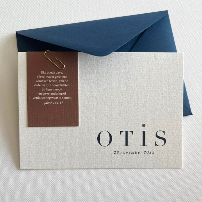 Simpel klassiek geboortekaartje jongen met label