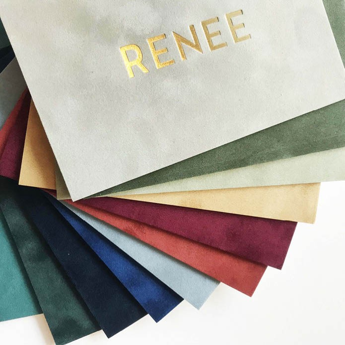 Simplistisch geboortekaartje met écht voelbaar velours