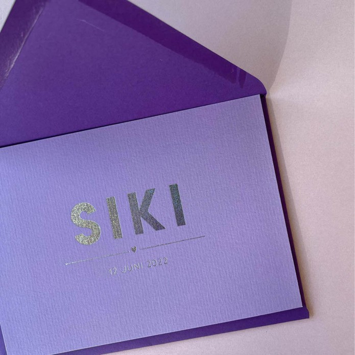 Strak lila paars geboortekaartje meisje met hartje en streepje