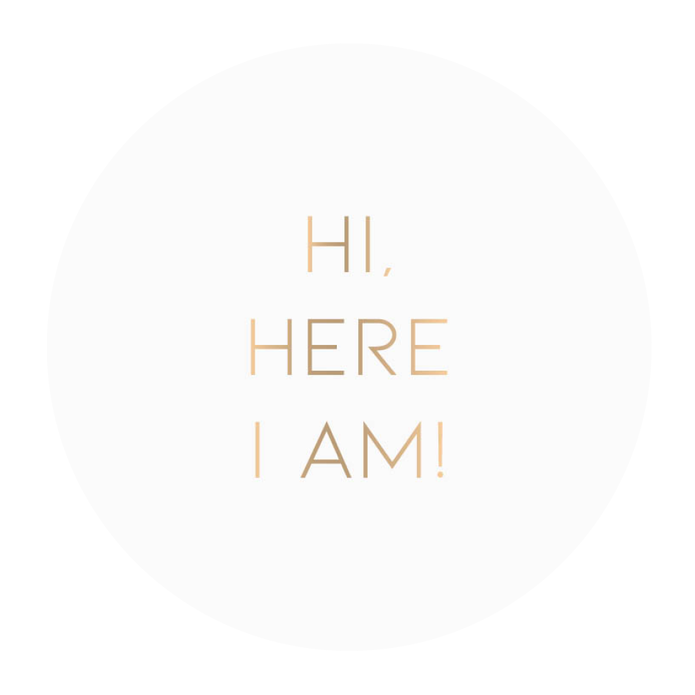 Sluitsticker wit, gouden tekst 'here i am'