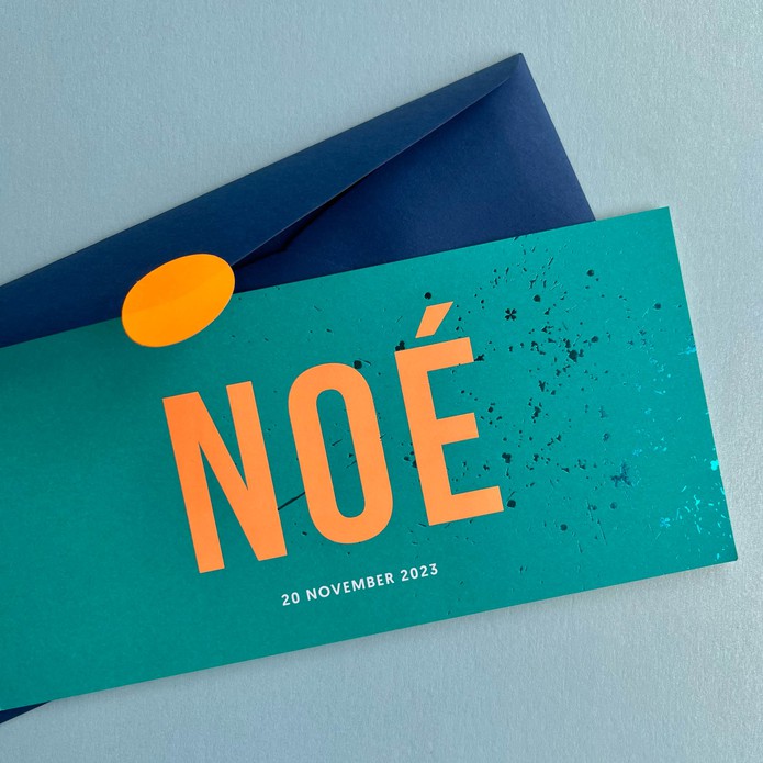 Stoer fluoriserend geboortekaartje met spetters